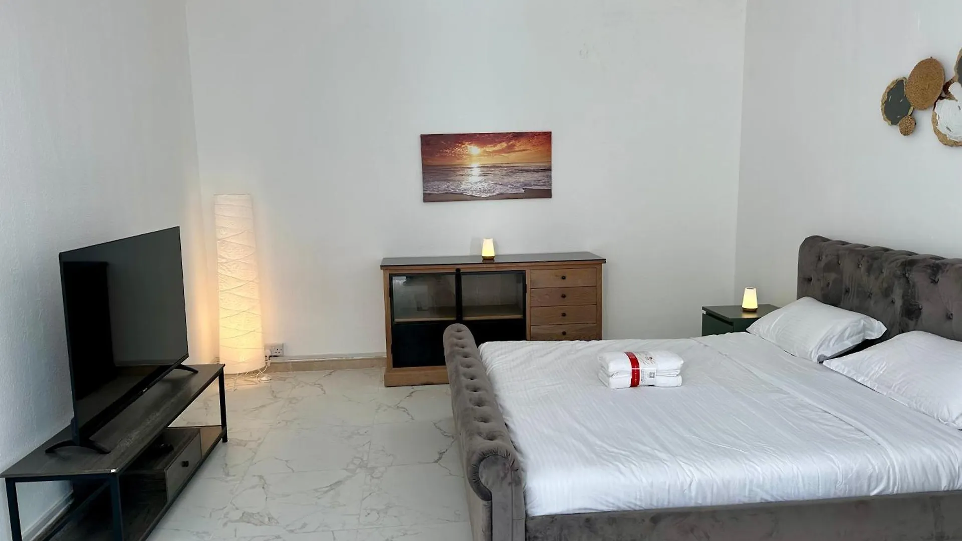 Cozy Private Room In Jumeirah Villa Near The Beach Dubaj